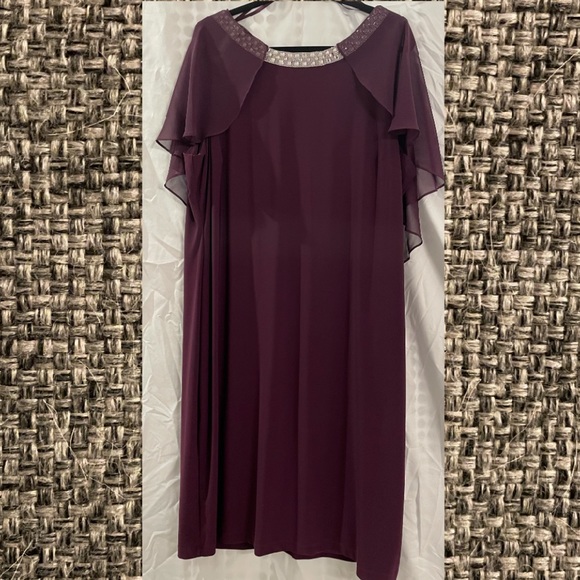 Formal Dress perfect for a Wedding - Picture 3 of 5